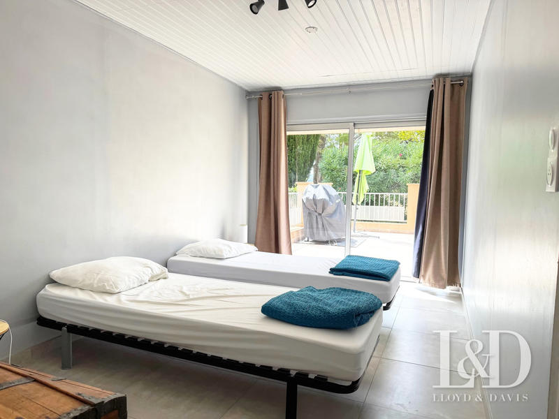 Maison - 239 m² - 8 pièces