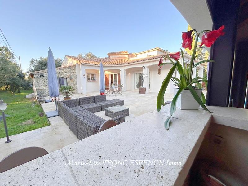 Maison - 210 m² - 8 pièces