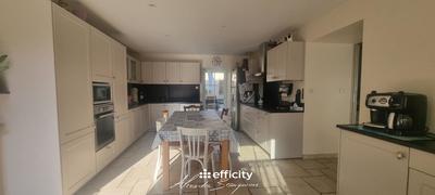 Maison - 258 m² - 11 pièces