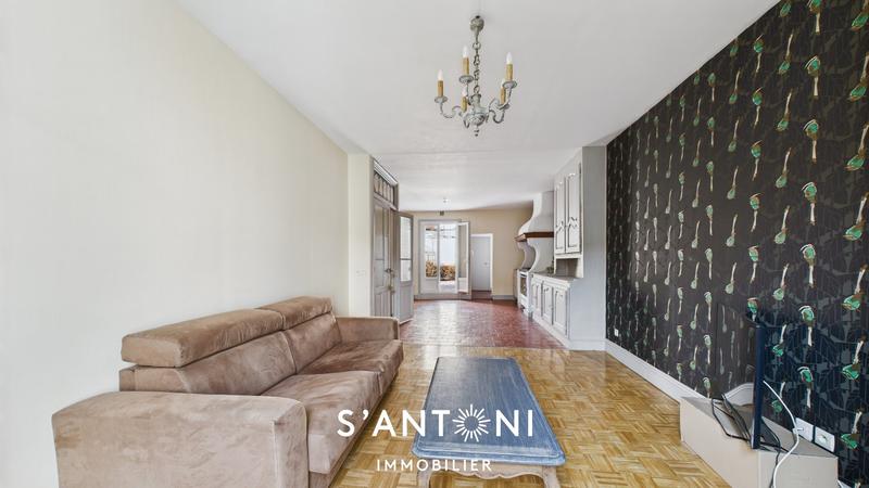 Maison - 270 m² - 7 pièces