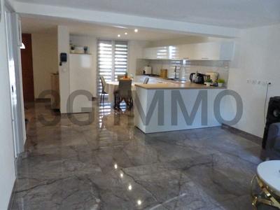 Maison - 180 m² - 7 pièces