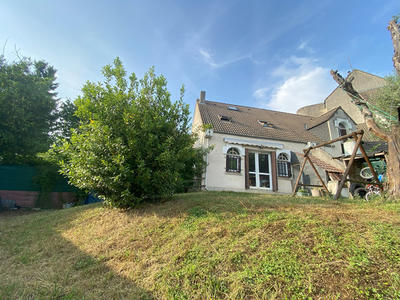 Maison - 93 m² - 8 pièces