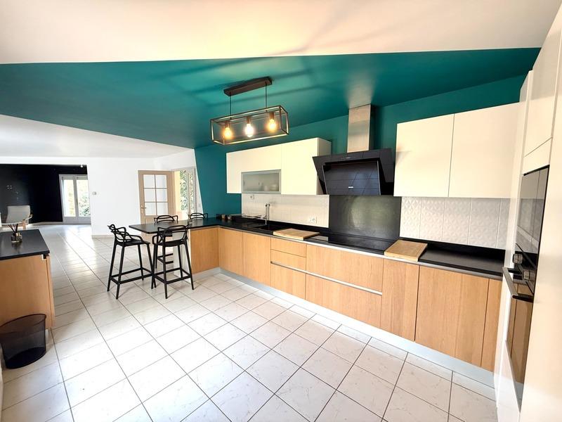 Maison - 230 m² - 7 pièces