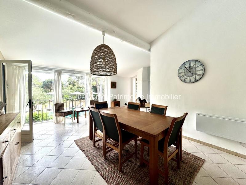 Maison - 300 m² - 11 pièces