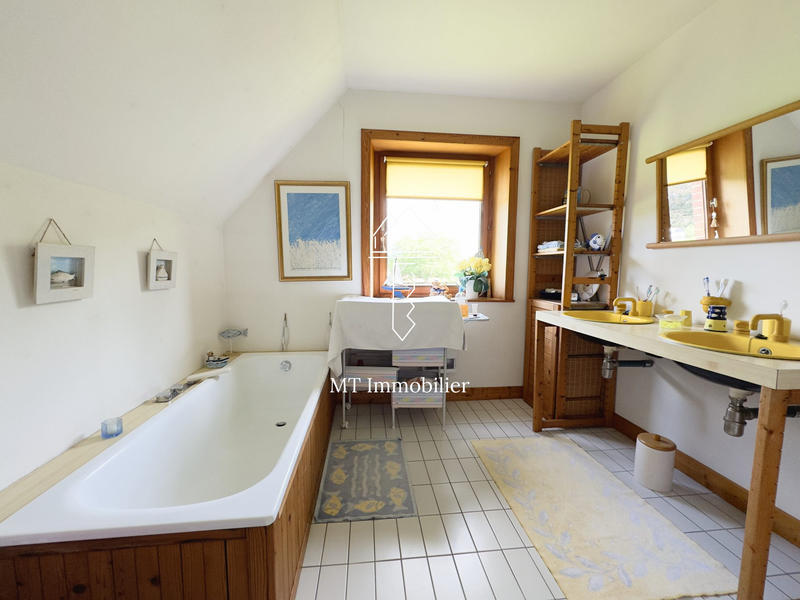 Maison - 241 m² - 7 pièces