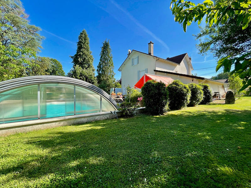 Maison - 213 m² - 8 pièces