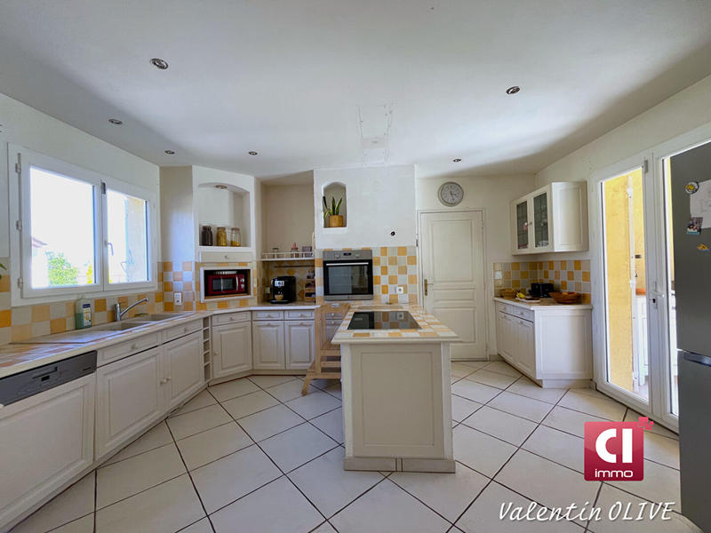 Maison - 222 m² - 7 pièces