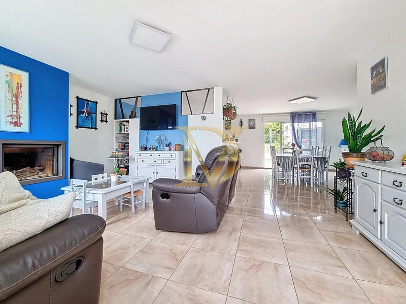 Maison - 230 m² - 8 pièces