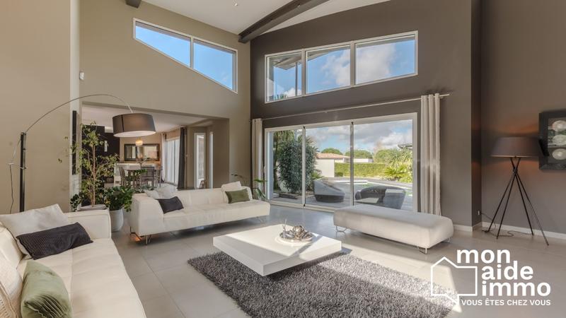 Maison contemporaine - 252 m² - 7 pièces