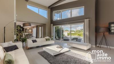 Maison contemporaine - 252 m² - 7 pièces