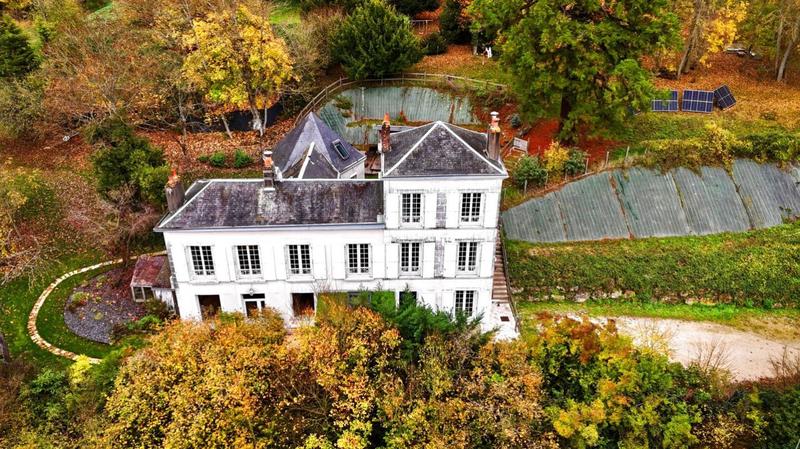 Propriété - 259 m² - 9 pièces