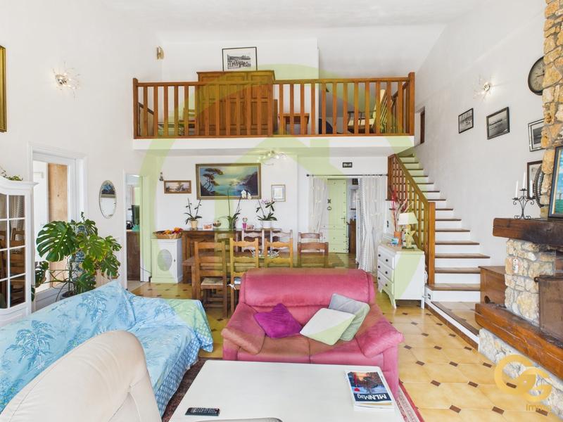 Maison - 233 m² - 7 pièces