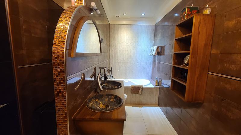 Maison - 380 m² - 14 pièces