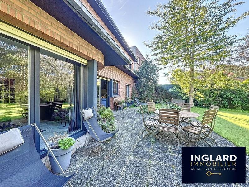 Maison - 243 m² - 10 pièces