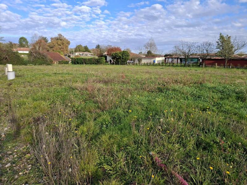 Terrain constructible - 818 m²