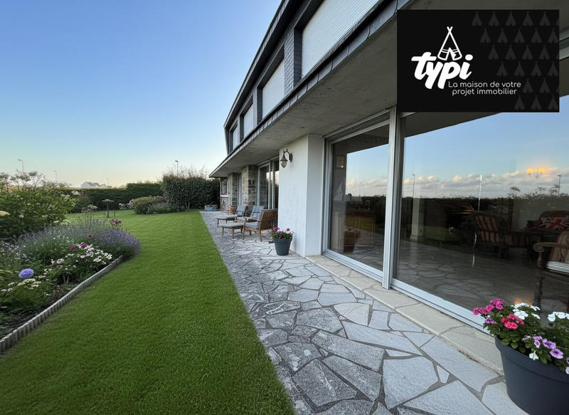 Maison - 220 m² - 10 pièces