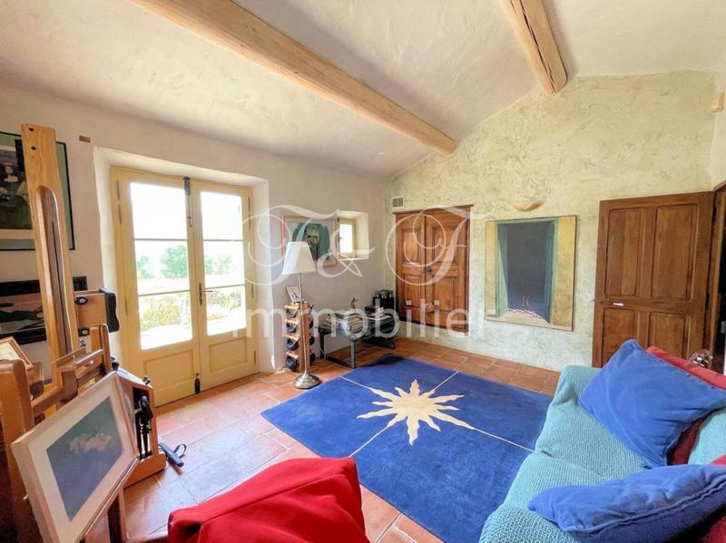 Propriété - 190 m² - 6 pièces