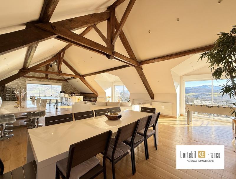 Maison - 512 m² - 11 pièces