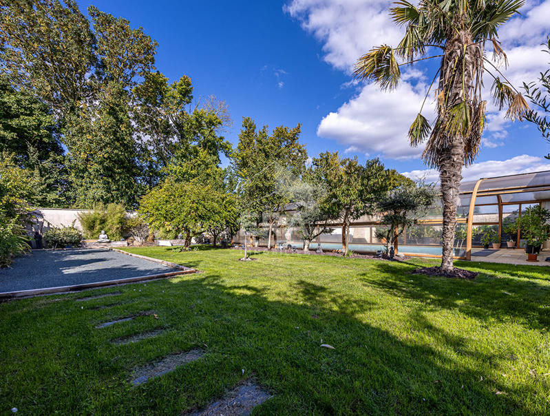 Maison - 328 m² - 9 pièces