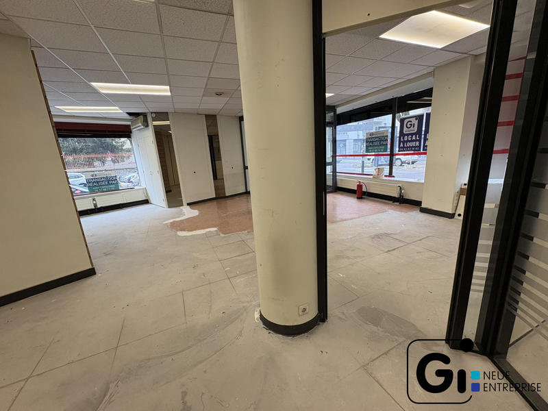 Local commercial - 110 m² - 4 pièces