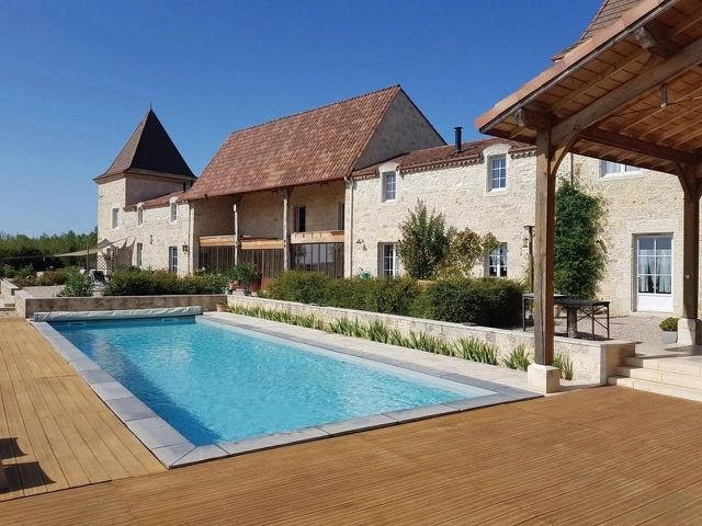 Maison - 374 m² - 13 pièces