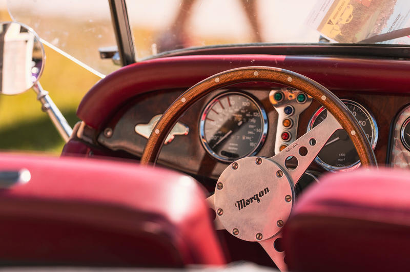 Aux marches du Palais - Rassemblement d'automobiles de collection