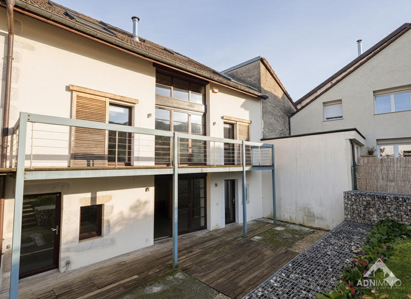 Maison - 225 m² - 7 pièces