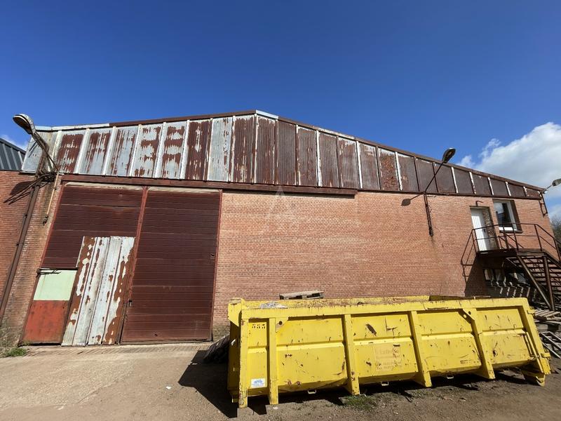 Entrepôt - 770 m² - 5 pièces