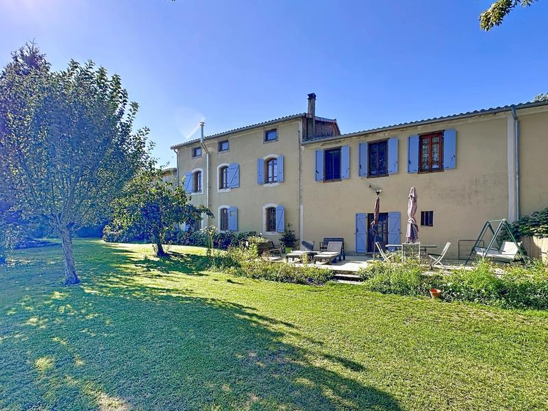 Maison - 275 m² - 7 pièces