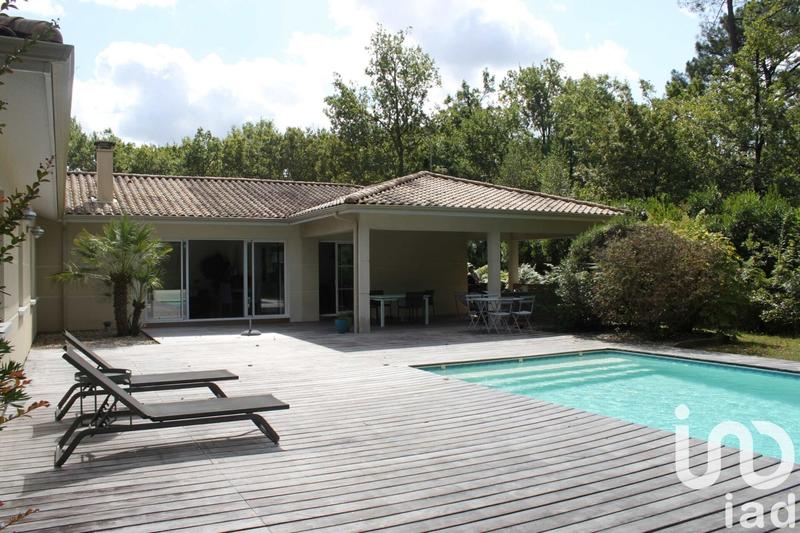 Maison - 250 m² - 8 pièces