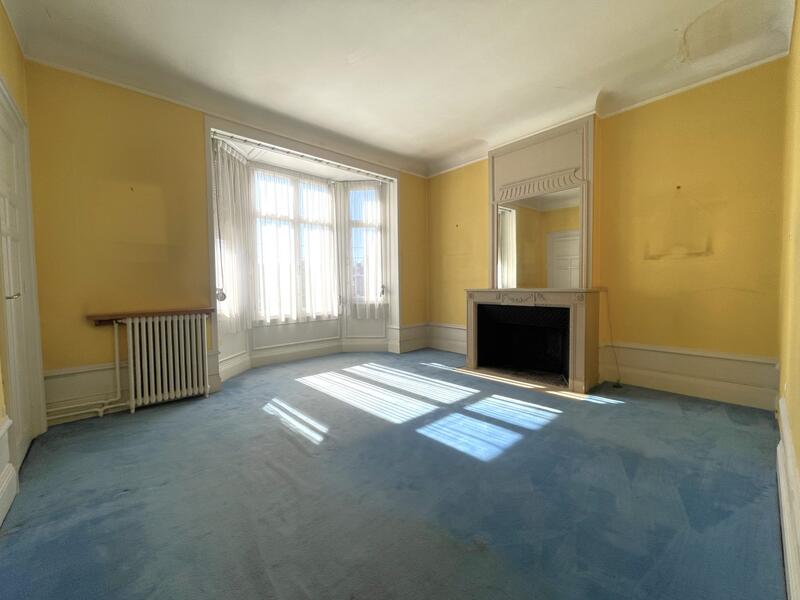 Appartement - 166 m² - 6 pièces