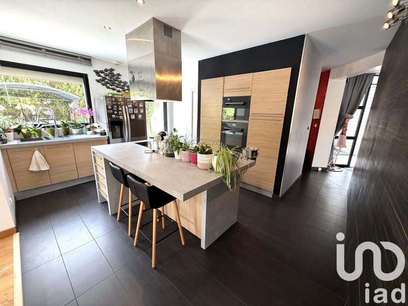 Maison - 355 m² - 10 pièces