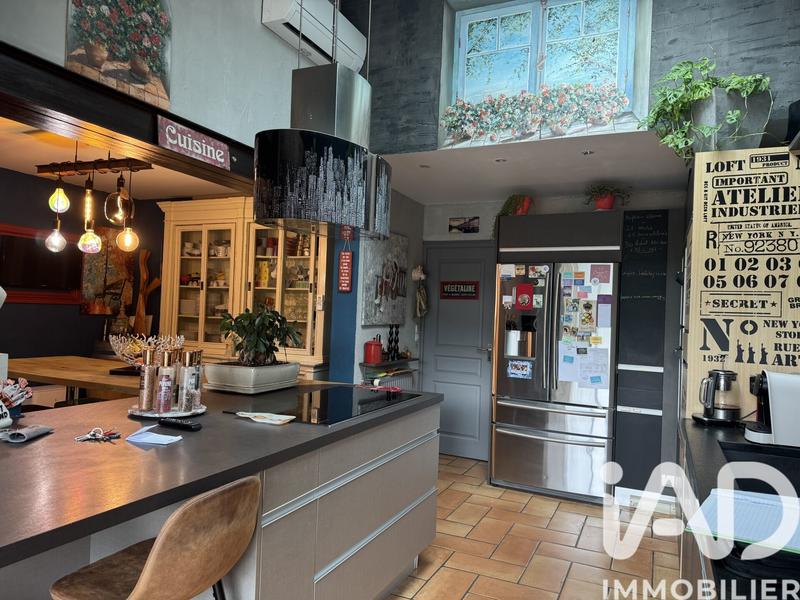 Maison - 210 m² - 7 pièces