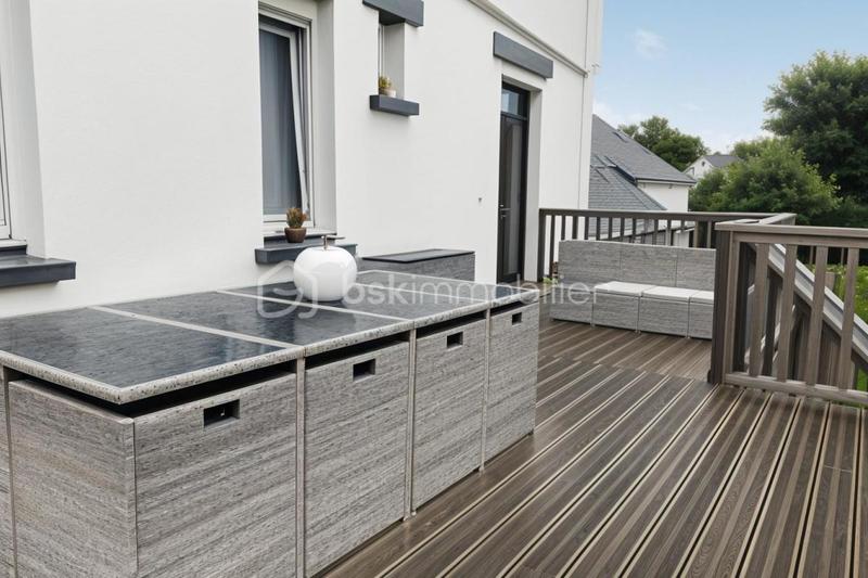 Maison - 205 m² - 9 pièces