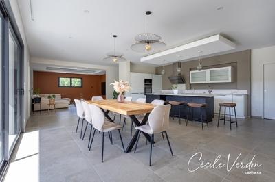 Maison - 300 m² - 10 pièces