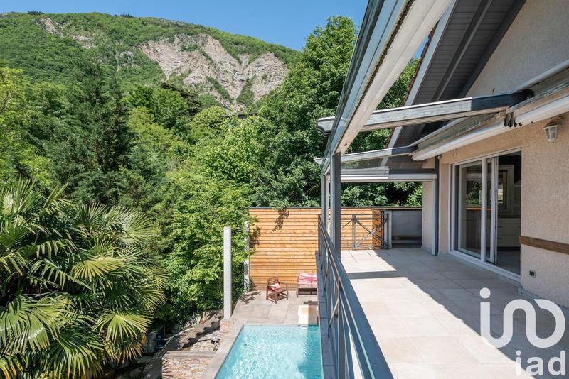 Maison - 222 m² - 7 pièces