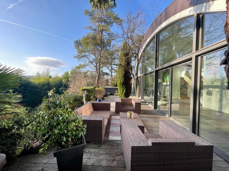 Maison - 260 m² - 7 pièces