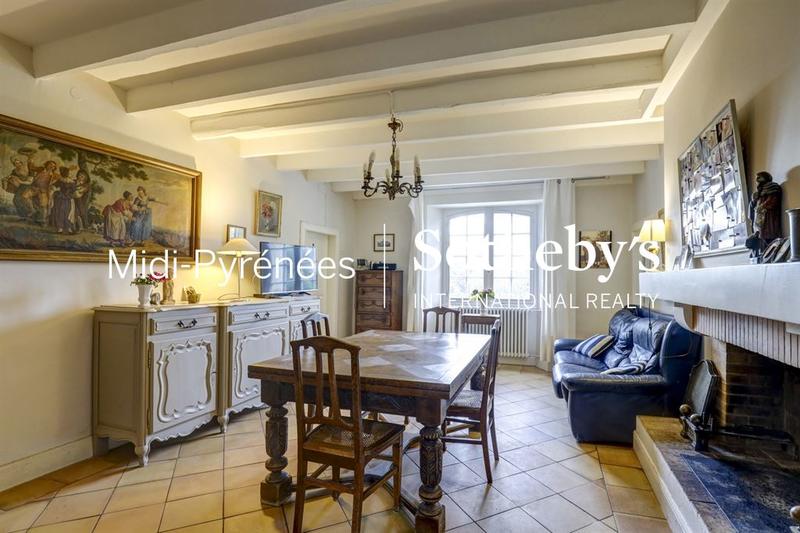 Maison - 393 m² - 10 pièces