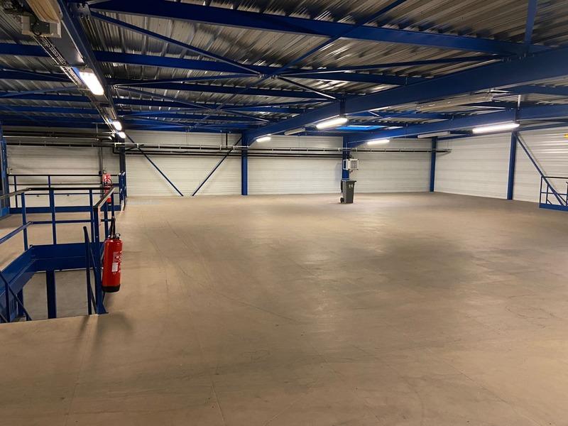 Local d'activité / Entrepôt - 972 m² - 5 pièces