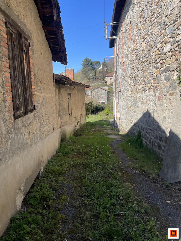 Maison - 743 m² - 1 pièce