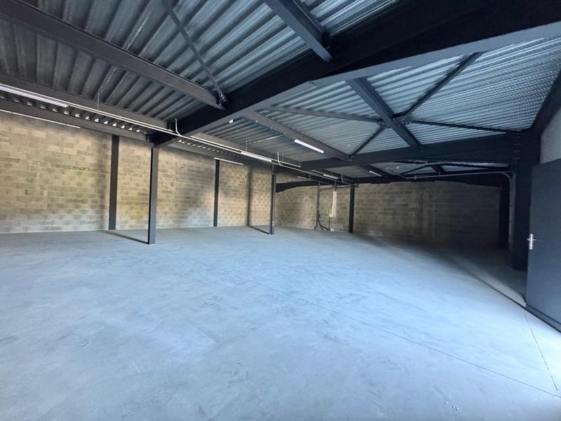 Entrepôt - 185 m² - 1 pièce