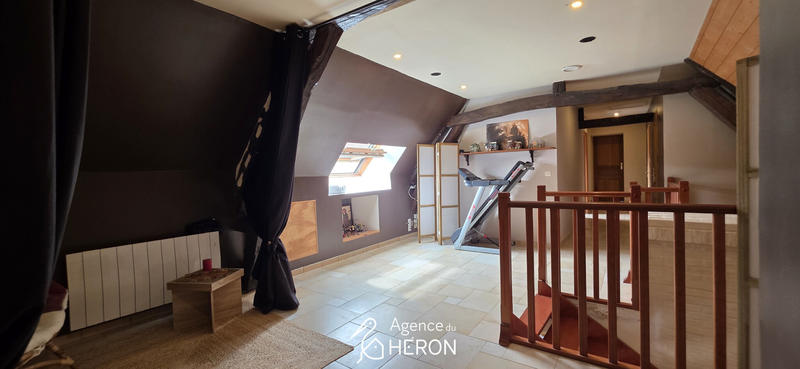 Maison - 217 m² - 6 pièces