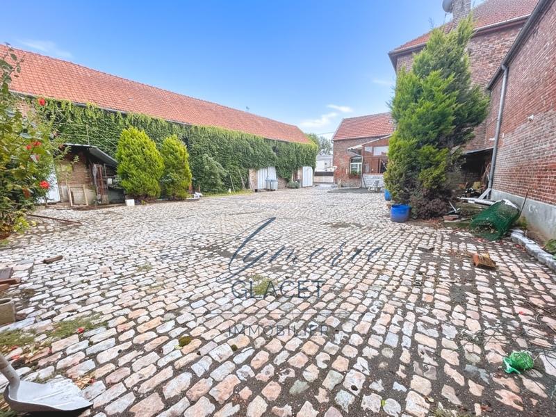 Maison - 234 m² - 7 pièces