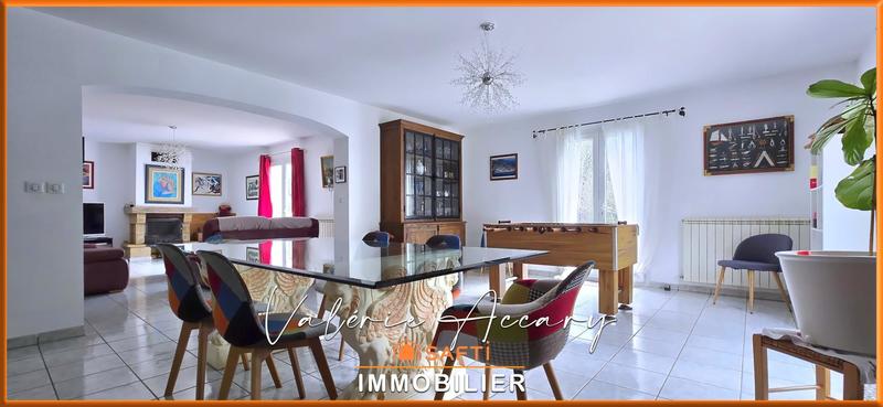 Maison - 202 m² - 8 pièces