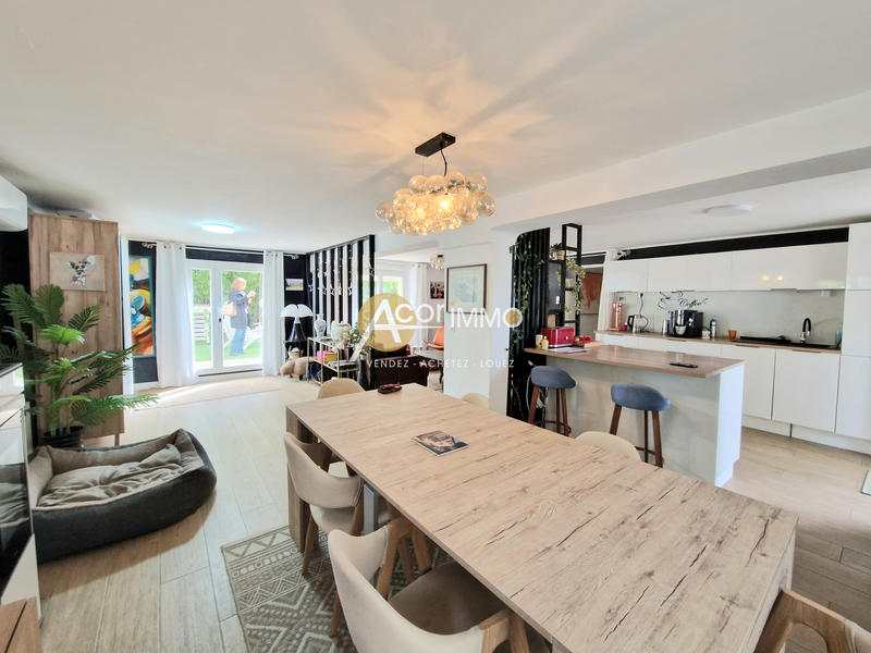 Maison - 230 m² - 9 pièces