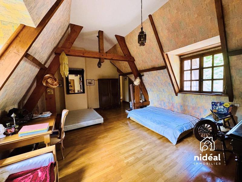 Maison - 373 m² - 16 pièces