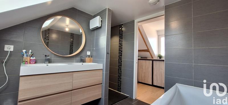 Maison - 260 m² - 6 pièces