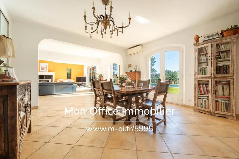 Maison - 224 m² - 7 pièces
