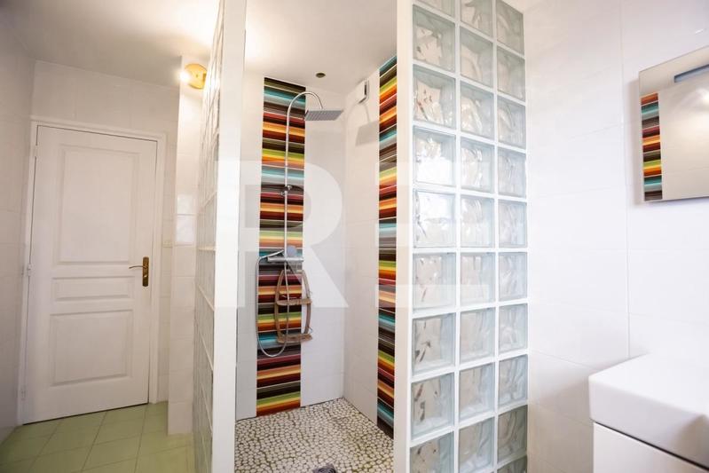 Propriété - 318 m² - 6 pièces