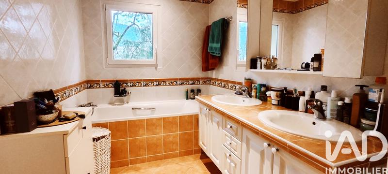 Maison - 259 m² - 8 pièces